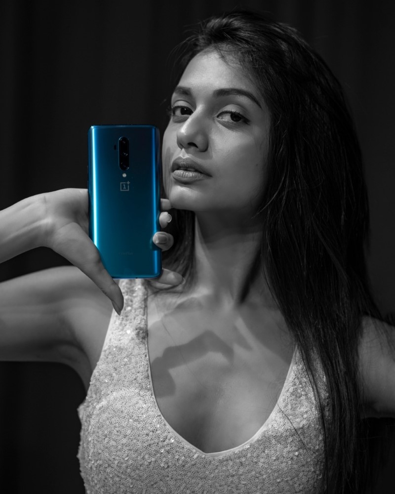 Divya Agarwal in black and white as part of massive OnePlus 7T Pro mirror influencer campaign